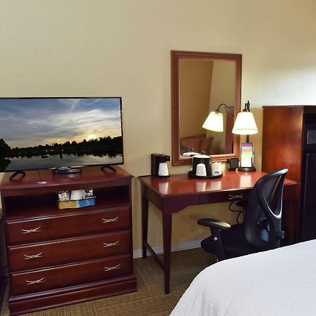 Hampton Inn Растон Экстерьер фото