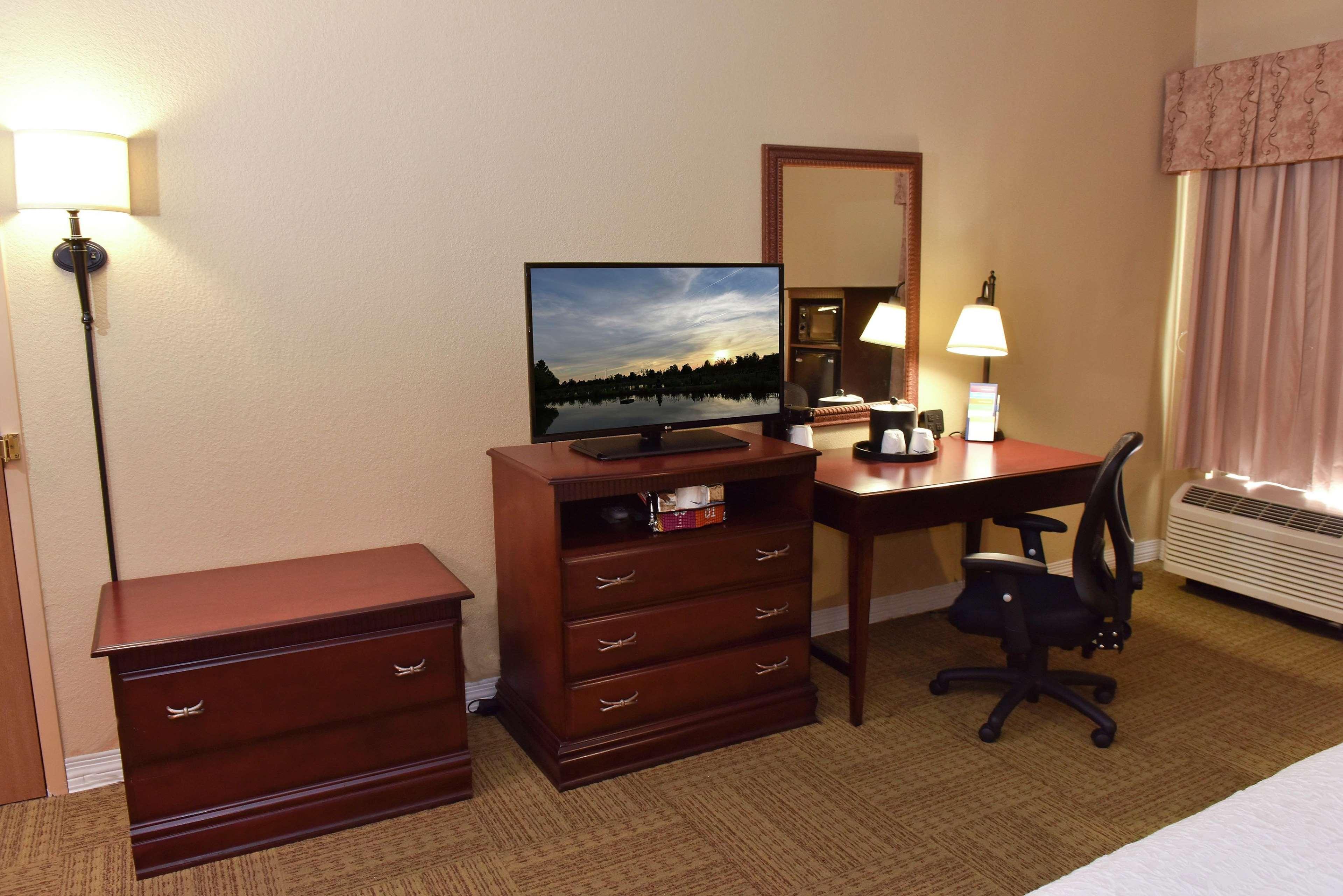 Hampton Inn Растон Экстерьер фото