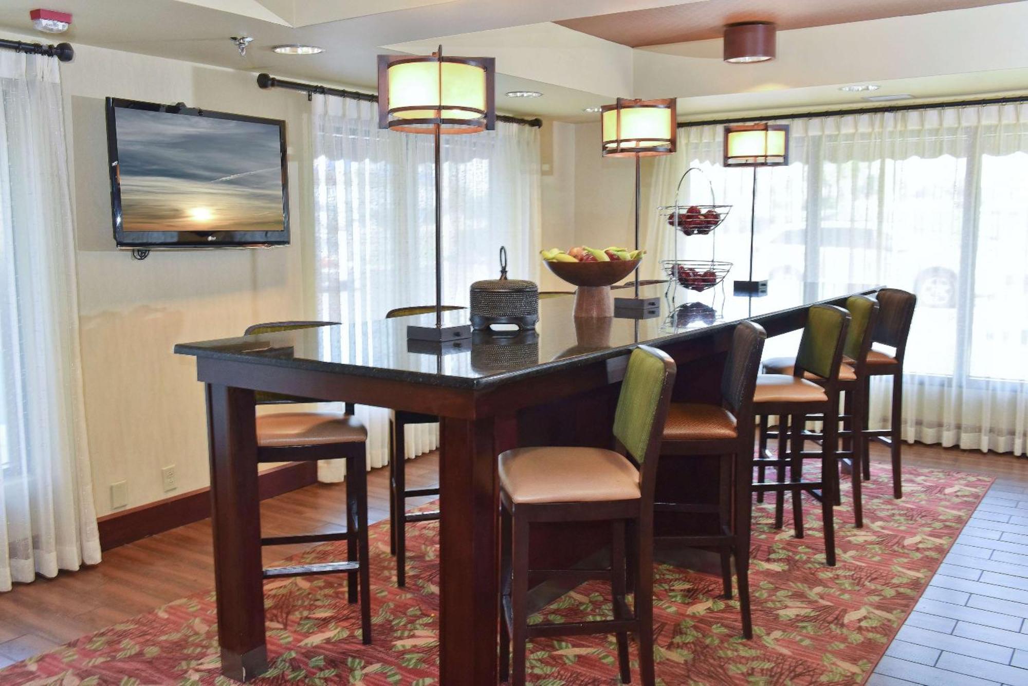 Hampton Inn Растон Экстерьер фото