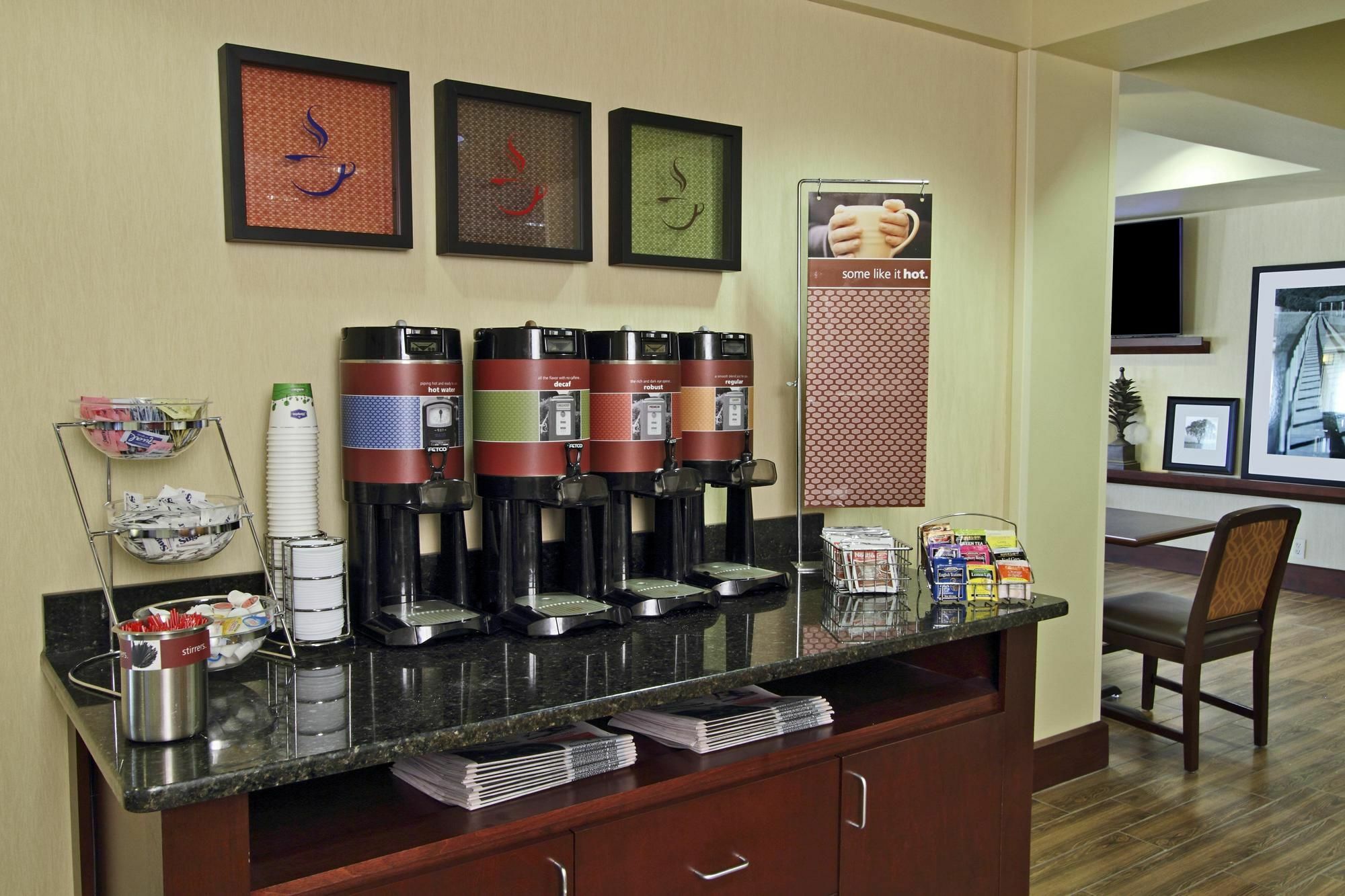 Hampton Inn Растон Экстерьер фото